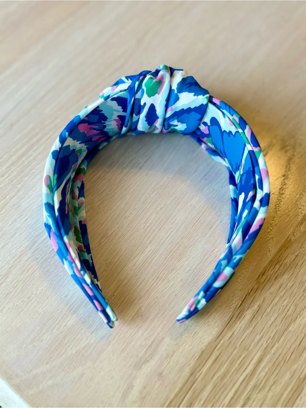 N/A bold knotted